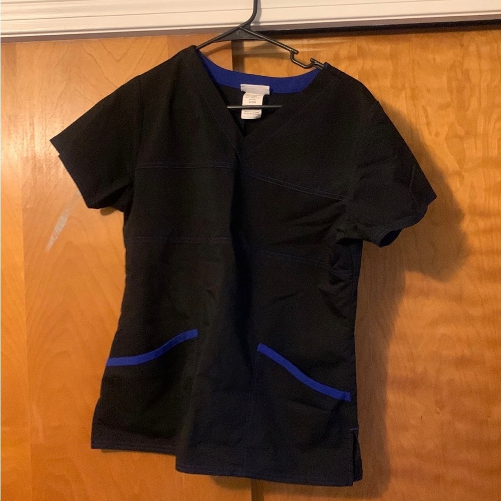 Women’s scrub top